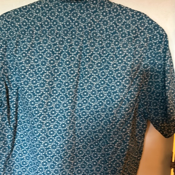 Men’s Button  down shirt - Picture 6 of 8